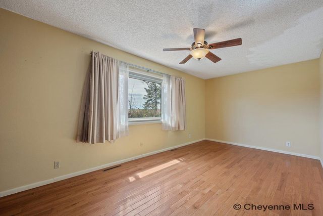 2418 S 5TH AVE, Cheyenne, WY 82007