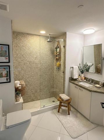 10 VENETIAN WAY 404, Miami Beach, FL 33139