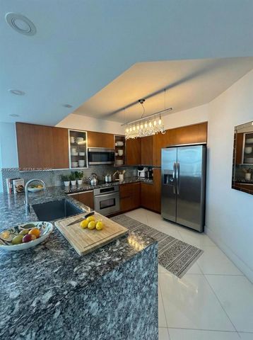 10 VENETIAN WAY 404, Miami Beach, FL 33139