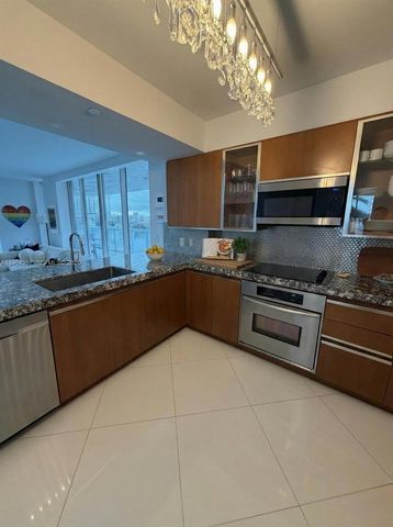 10 VENETIAN WAY 404, Miami Beach, FL 33139