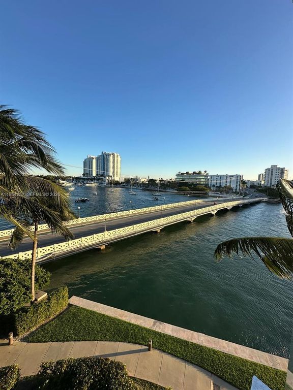 10 VENETIAN WAY 404, Miami Beach, FL 33139