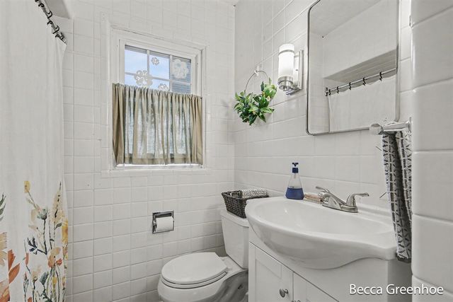 2448 Belfast Avenue, Grand Rapids, MI 49507