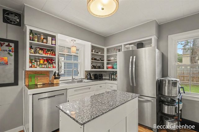 2448 Belfast Avenue, Grand Rapids, MI 49507