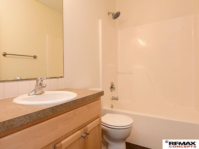 3612 McLaughlin Drive, Lincoln, NE 68516