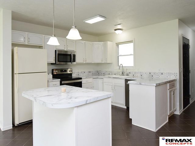 3612 McLaughlin Drive, Lincoln, NE 68516