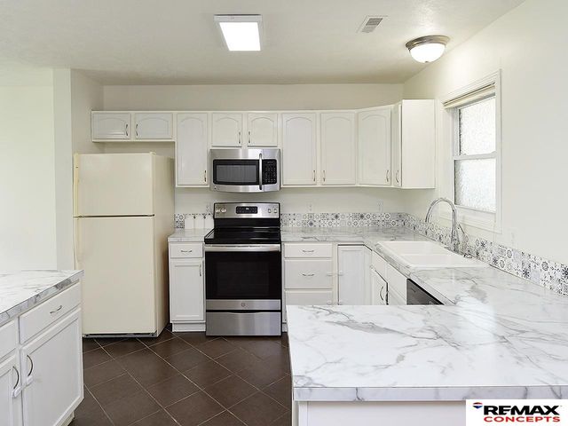 3612 McLaughlin Drive, Lincoln, NE 68516