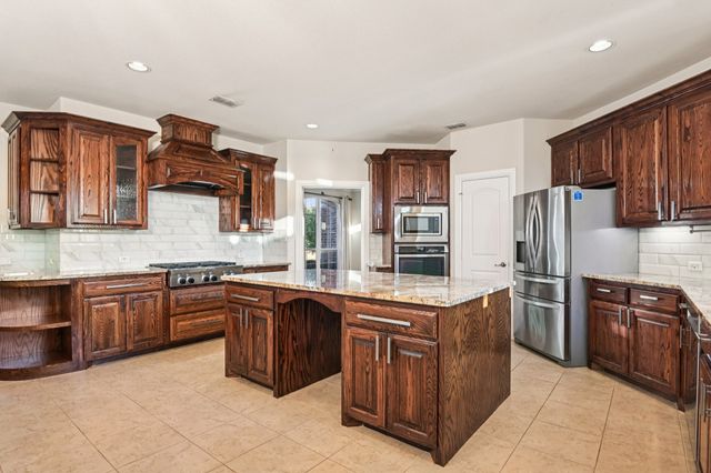 6935 Sea Harbor Drive, Grand Prairie, TX 75054