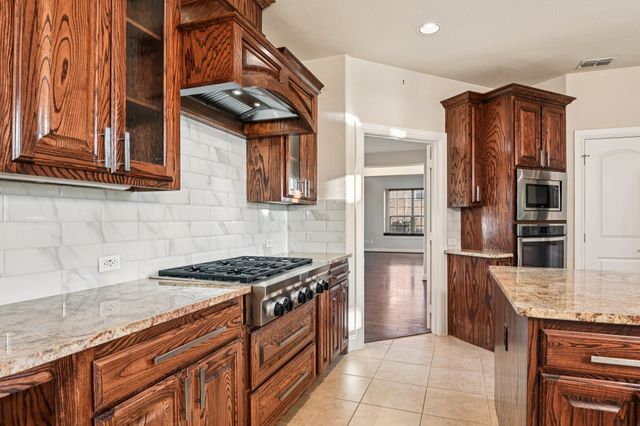 6935 Sea Harbor Drive, Grand Prairie, TX 75054
