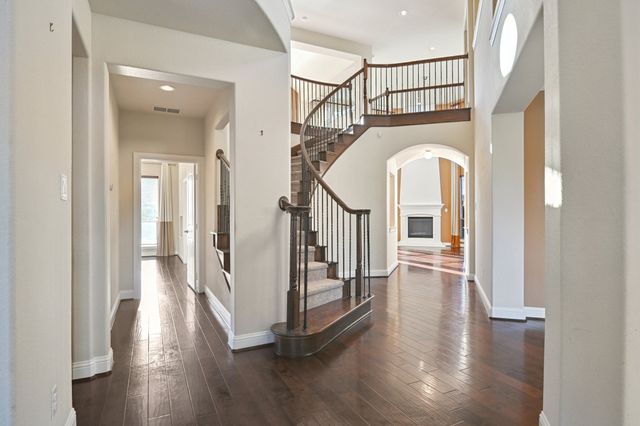 6935 Sea Harbor Drive, Grand Prairie, TX 75054