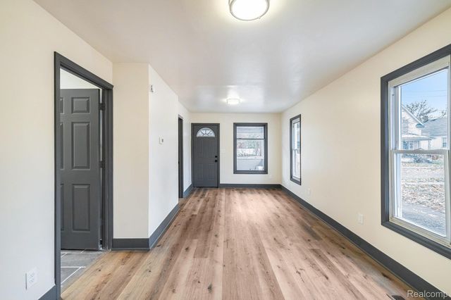 1379 Washington Avenue, Flint, MI 48503