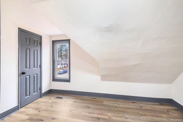 1379 Washington Avenue, Flint, MI 48503