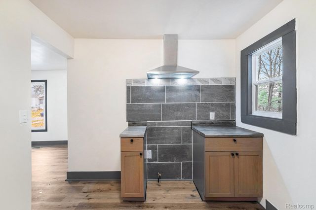 1379 Washington Avenue, Flint, MI 48503