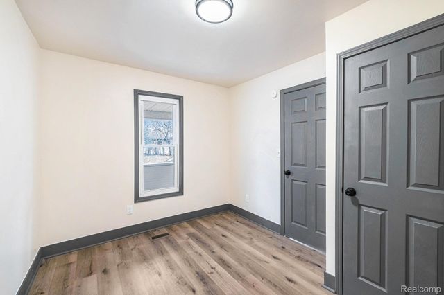 1379 Washington Avenue, Flint, MI 48503