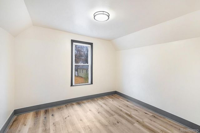 1379 Washington Avenue, Flint, MI 48503