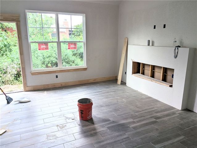 100 White Oak Street, Gentry, AR 72734