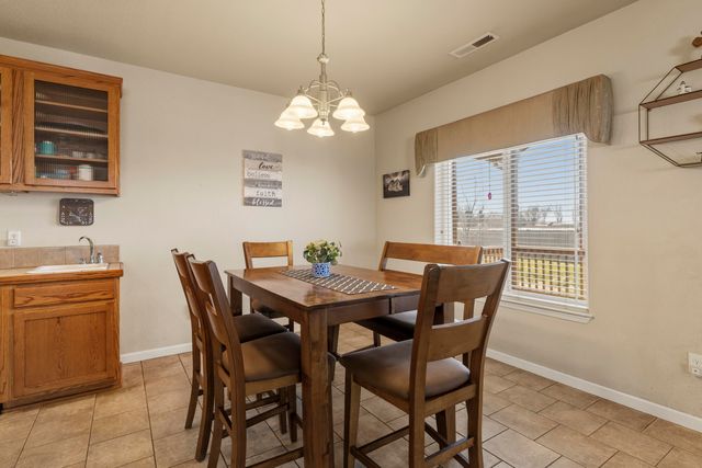 5548 Sturdivant Avenue, Klamath Falls, OR 97603