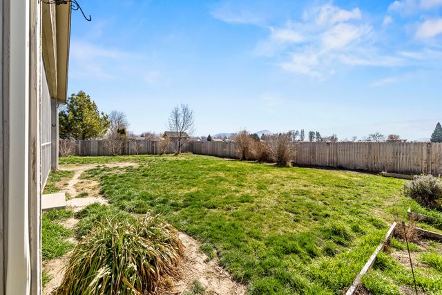 5548 Sturdivant Avenue, Klamath Falls, OR 97603