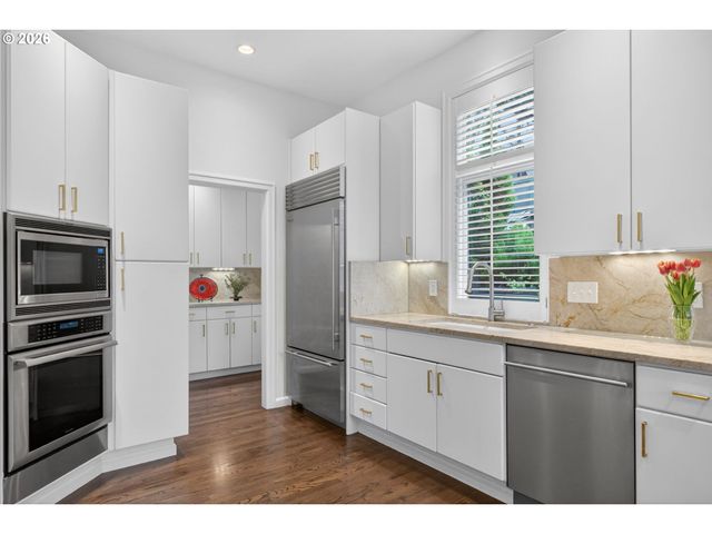 1941 Sw MONTGOMERY Pl, Portland, OR 97201