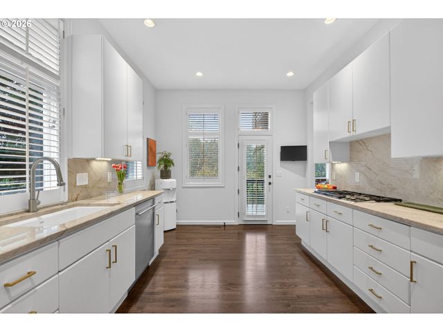 1941 Sw MONTGOMERY Pl, Portland, OR 97201