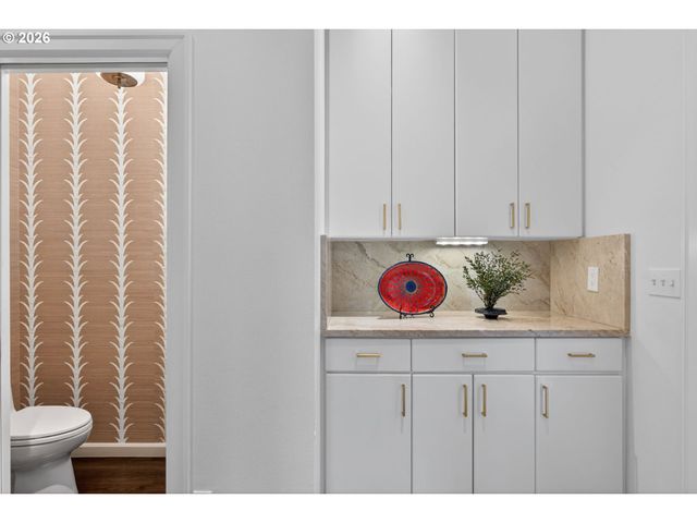 1941 Sw MONTGOMERY Pl, Portland, OR 97201