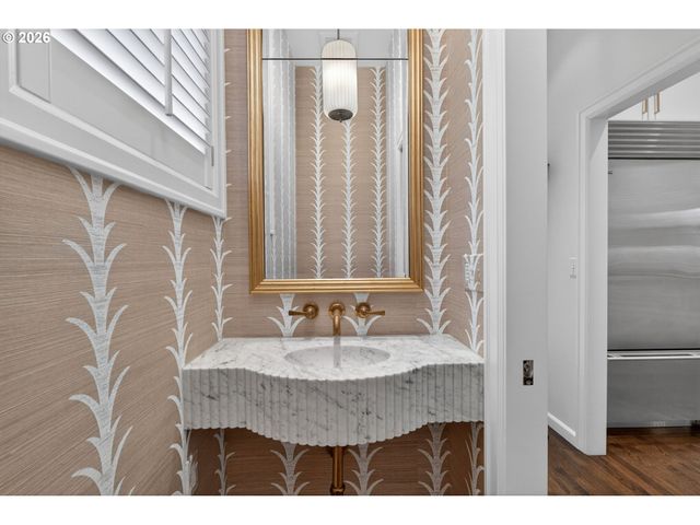 1941 Sw MONTGOMERY Pl, Portland, OR 97201