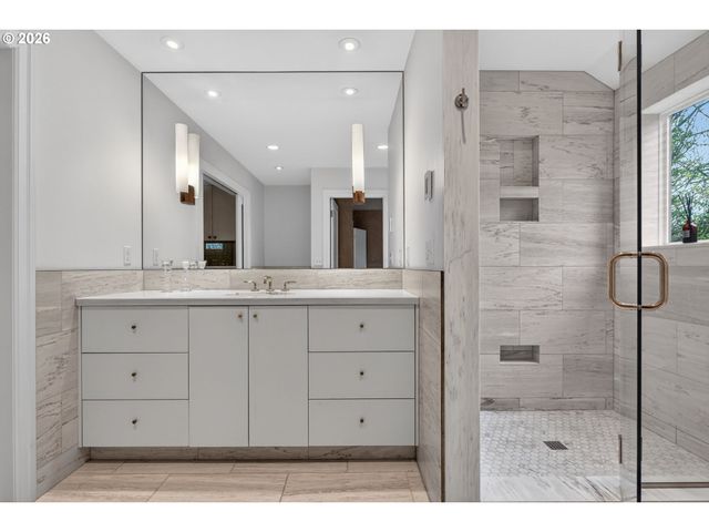 1941 Sw MONTGOMERY Pl, Portland, OR 97201