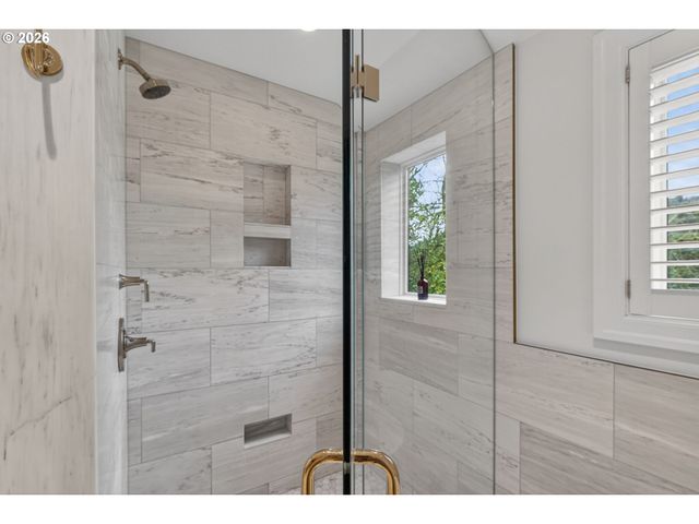 1941 Sw MONTGOMERY Pl, Portland, OR 97201