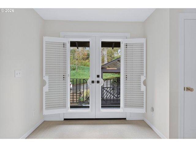 1941 Sw MONTGOMERY Pl, Portland, OR 97201