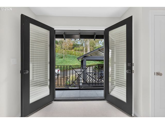 1941 Sw MONTGOMERY Pl, Portland, OR 97201