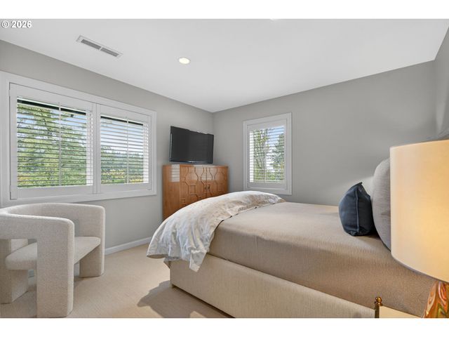 1941 Sw MONTGOMERY Pl, Portland, OR 97201