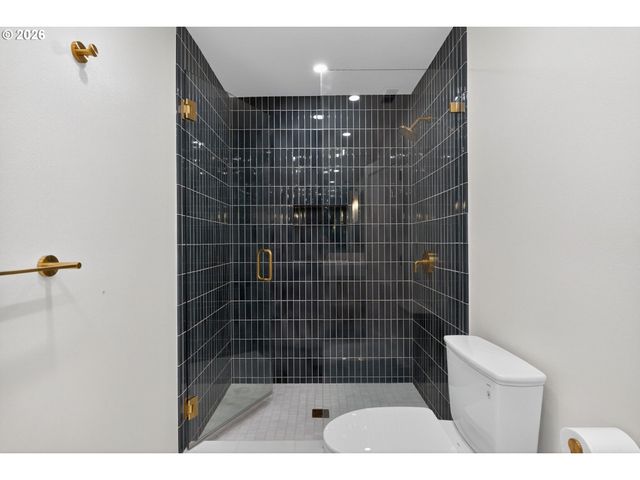 1941 Sw MONTGOMERY Pl, Portland, OR 97201