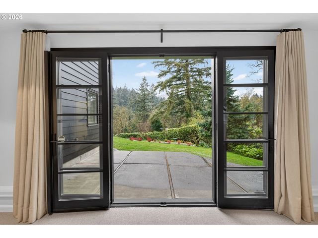 1941 Sw MONTGOMERY Pl, Portland, OR 97201