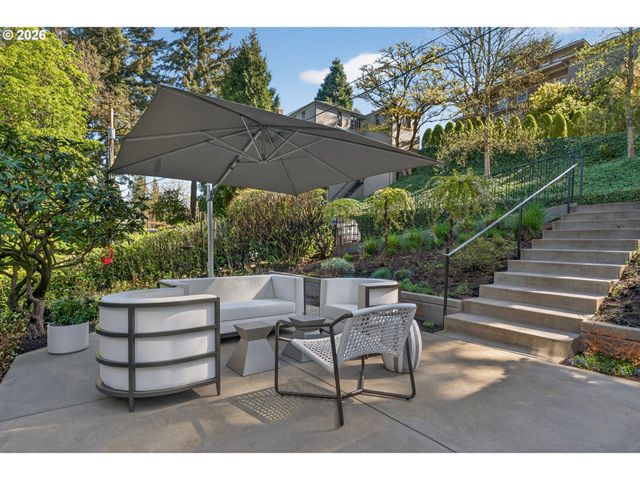 1941 Sw MONTGOMERY Pl, Portland, OR 97201