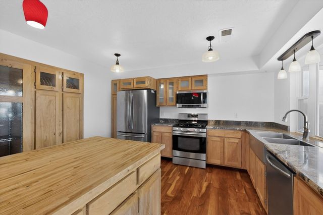 4430 Pumice Drive NE, Rio Rancho, NM 87124