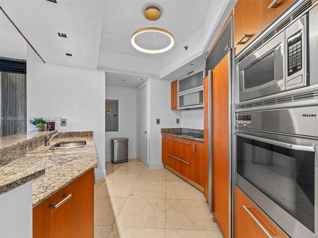 400 Alton Rd 808, Miami Beach, FL 33139