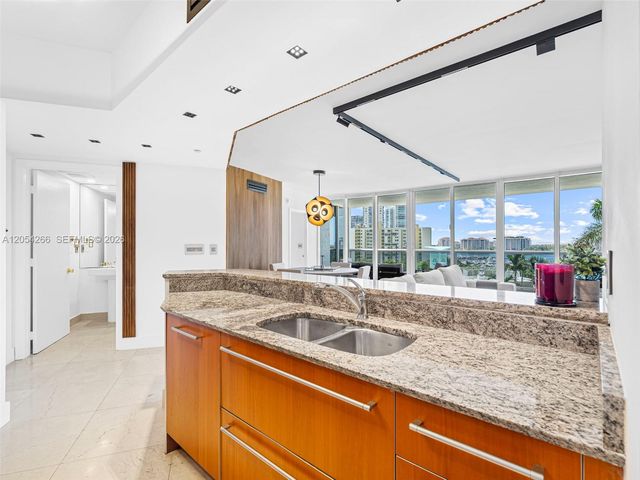 400 Alton Rd 808, Miami Beach, FL 33139