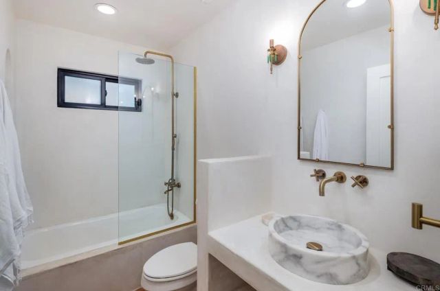 1890 Basswood Avenue, Carlsbad, CA 92008