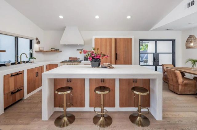 1890 Basswood Avenue, Carlsbad, CA 92008