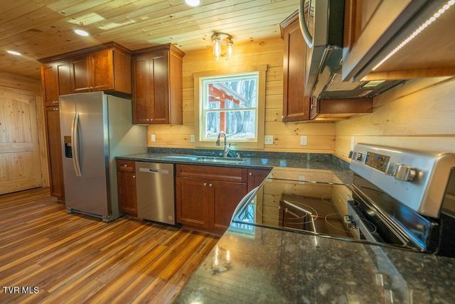 1131 Cherry Springs Lane, Trade, TN 37691