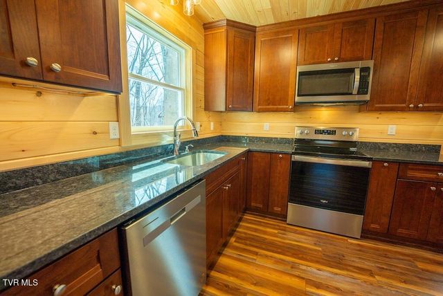 1131 Cherry Springs Lane, Trade, TN 37691