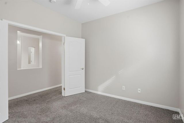 6017 Lakewood Shores Drive, Bakersfield, CA 93312