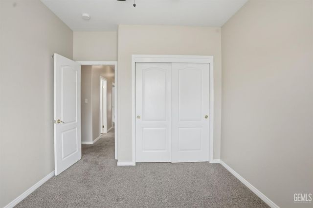 6017 Lakewood Shores Drive, Bakersfield, CA 93312