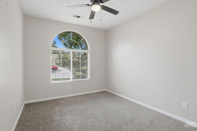 6017 Lakewood Shores Drive, Bakersfield, CA 93312