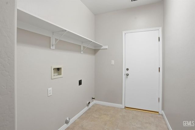 6017 Lakewood Shores Drive, Bakersfield, CA 93312