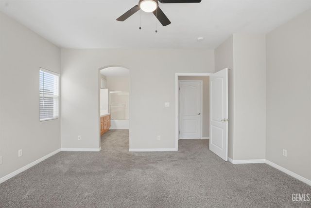 6017 Lakewood Shores Drive, Bakersfield, CA 93312