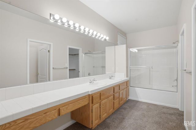 6017 Lakewood Shores Drive, Bakersfield, CA 93312