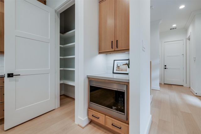 1312 Castle Court B, Houston, TX 77006