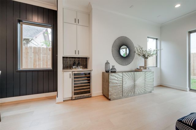 1312 Castle Court B, Houston, TX 77006