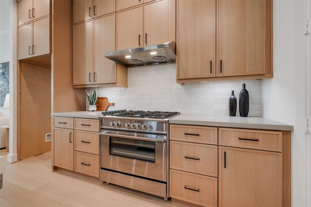 1312 Castle Court B, Houston, TX 77006