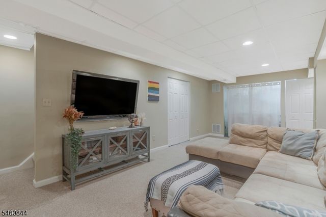 416 Willow Ct, Raritan Twp., NJ 08822